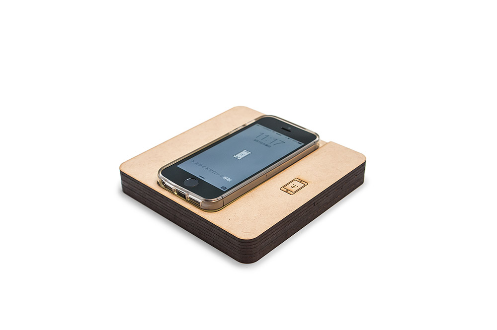 レーザー加工で制作したiQi Mobile Charger専用ケース